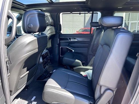 New 2024 Jeep Wagoneer L Series III w/ Premium Group I image 12