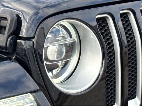 Certified 2022 Jeep Wrangler Unlimited Sahara w/ LED Lighting Group image 5