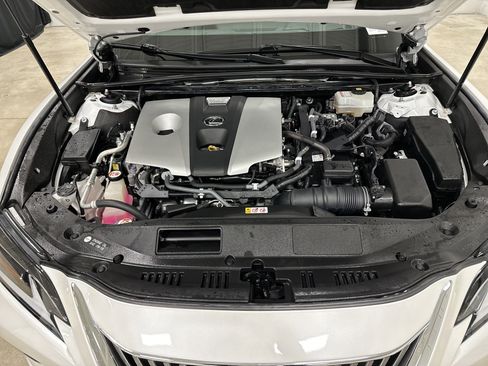 Used 2019 Lexus ES 300h Ultra Luxury image 34