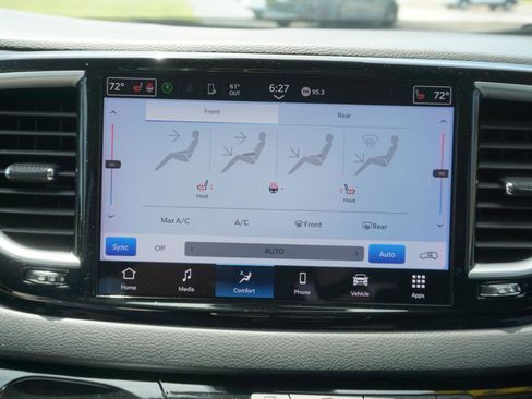 Used 2023 Chrysler Pacifica Touring-L FWD image 14