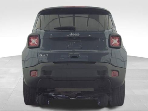 Used 2023 Jeep Renegade Latitude AWD/4WD image 8