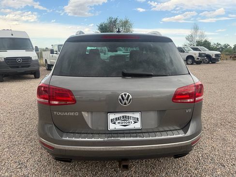 Used 2016 Volkswagen Touareg Sport AWD/4WD image 8