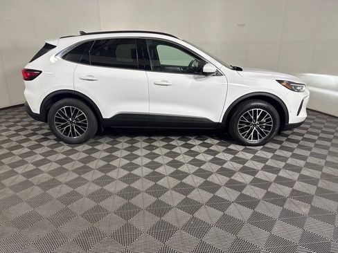 Used 2023 Ford Escape SE w/ PHEV Premium Package FWD image 11