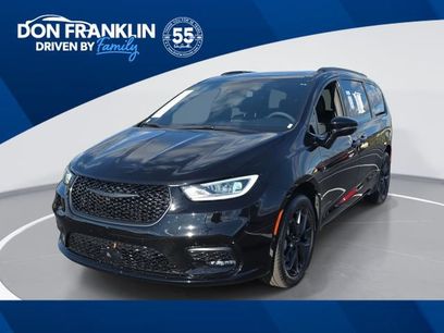 Used 2024 Chrysler Pacifica Limited w/ S Appearance Package