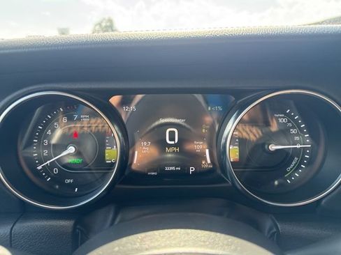 Used 2022 Jeep Wrangler Unlimited Sahara AWD/4WD image 14