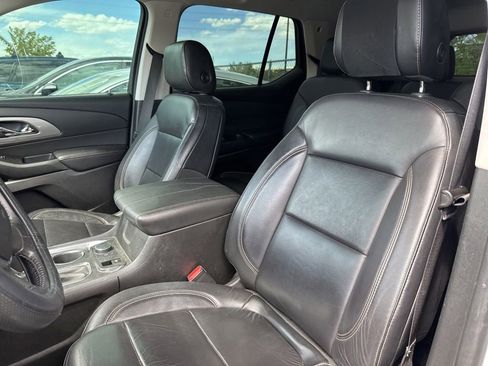 Used 2018 Chevrolet Traverse LT AWD/4WD image 3