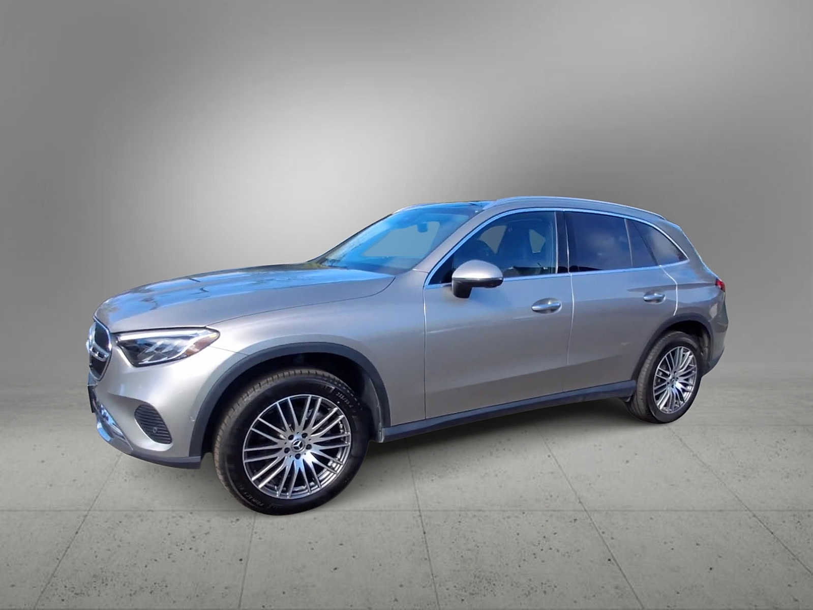 Used 2023 Mercedes-Benz GLC 300 4MATIC image 4