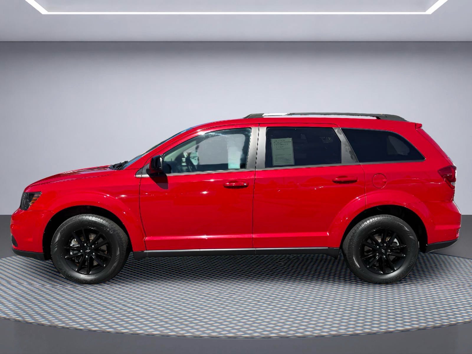 Used 2019 Dodge Journey SE w/ Blacktop Package FWD image 3