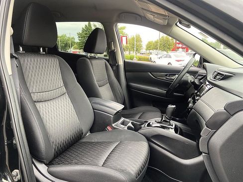 Used 2019 Nissan Rogue S w/ Special Edition Package FWD image 17