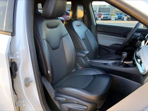 Used 2024 Jeep Compass Latitude image 8