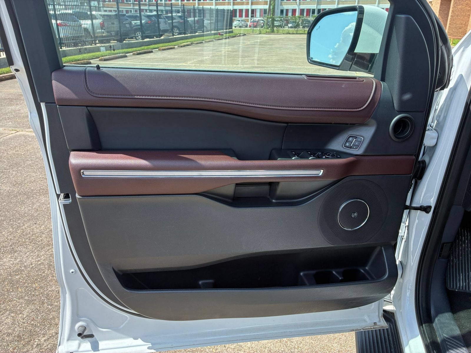 Used 2024 Ford Expedition Limited AWD/4WD image 18
