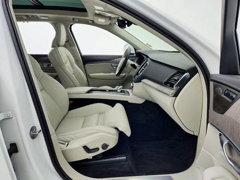 Certified 2024 Volvo XC90 T8 Ultimate w/ Protection Package Premier image 15