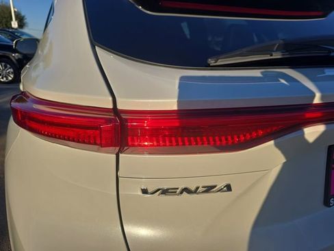 Certified 2021 Toyota Venza Limited image 34