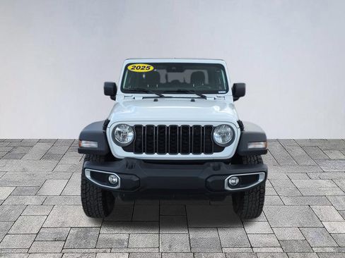 Used 2025 Jeep Gladiator Sport AWD/4WD image 2