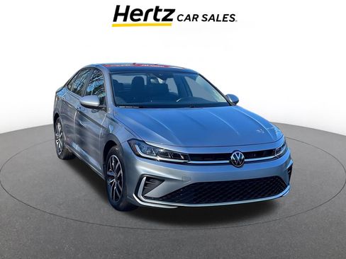 Used 2025 Volkswagen Jetta SE image 1