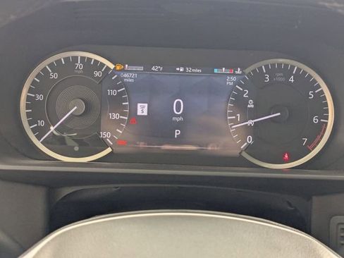 Used 2023 Land Rover Discovery S image 17