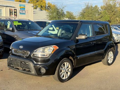 Used 2012 Kia Soul + FWD image 3