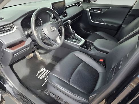 Used 2019 Toyota RAV4 Limited image 24