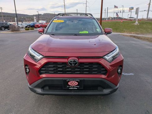 Used 2022 Toyota RAV4 XLE Premium AWD/4WD image 9
