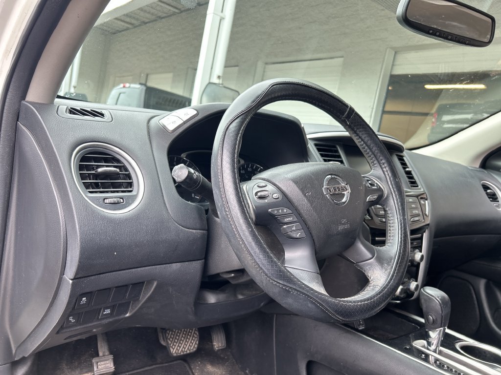 Used 2020 Nissan Pathfinder SV AWD/4WD image 8