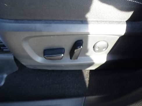 Used 2025 Nissan Pathfinder SV FWD image 18