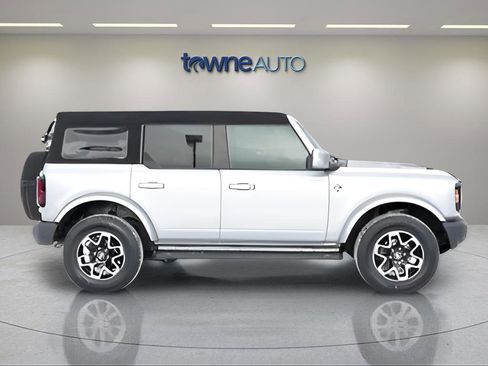 Used 2023 Ford Bronco Outer Banks AWD/4WD image 6