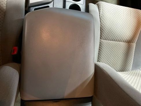Used 2010 Toyota Tundra 4x4 CrewMax image 17