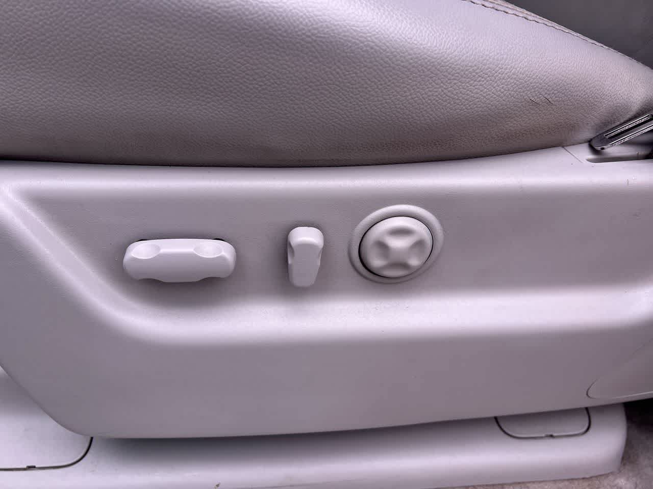 Used 2007 Chevrolet Avalanche LTZ w/ LTZ Preferred Equipment Group AWD/4WD image 12