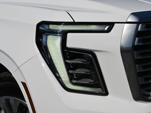 Used 2025 GMC Yukon Denali image 13