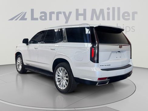 Used 2024 Cadillac Escalade Luxury AWD/4WD image 3