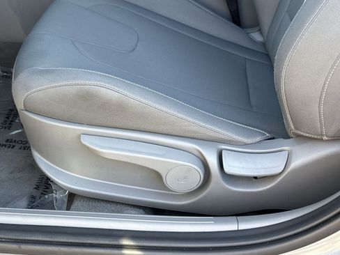 Used 2025 Hyundai Elantra SEL FWD image 14