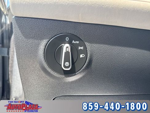 Used 2025 Volkswagen Taos SE AWD/4WD image 15