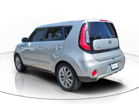 Used 2017 Kia Soul + w/ Primo Package FWD image 4