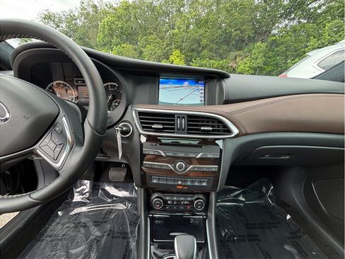 Used 2017 INFINITI QX30 Premium w/ Technology Package AWD/4WD image 11