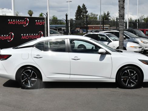 Used 2025 Nissan Sentra SV FWD image 9