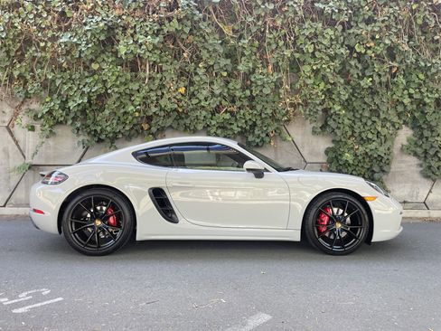 Used 2022 Porsche 718 Cayman S RWD image 2