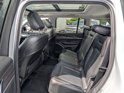 Used 2022 Jeep Grand Cherokee Limited image 13