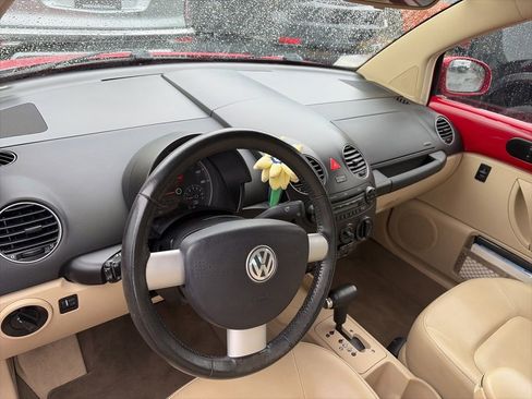 Used 2008 Volkswagen Beetle Coupe FWD image 11