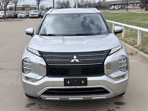 Used 2023 Mitsubishi Outlander SEL image 2