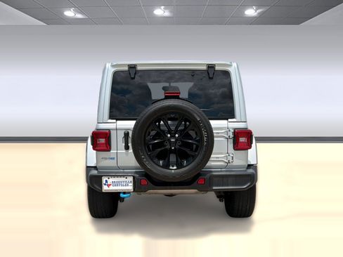 Used 2023 Jeep Wrangler Unlimited Sahara w/ Cold Weather Group AWD/4WD image 10