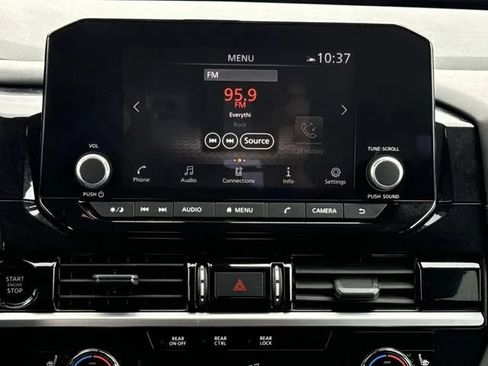 Used 2025 Nissan Pathfinder SV FWD image 18