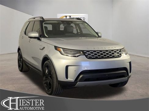 Used 2023 Land Rover Discovery S image 1
