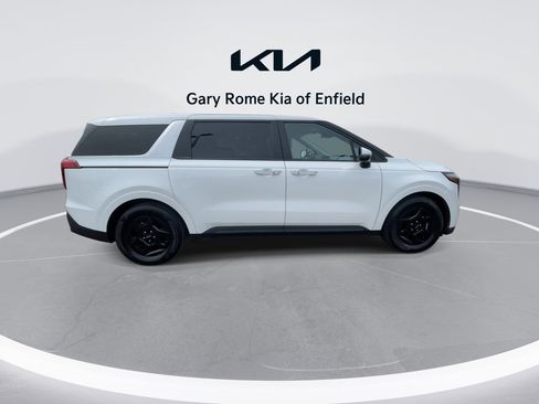 Used 2025 Kia Carnival FWD image 9