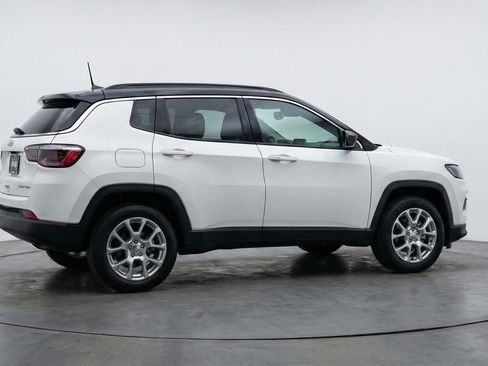 Used 2025 Jeep Compass Limited AWD/4WD image 11