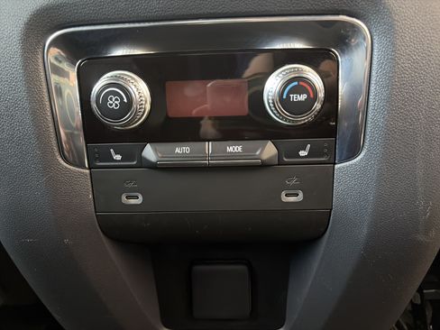 Used 2022 GMC Yukon XL Denali AWD/4WD image 13