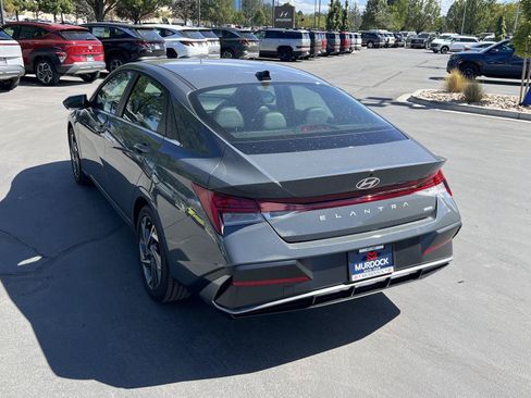 Certified 2026 Hyundai Elantra Limited FWD image 17
