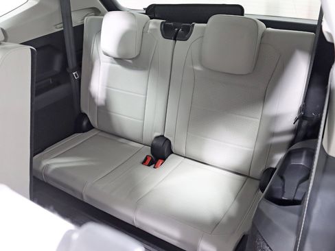 Used 2019 Volkswagen Tiguan SEL w/ 3rd Row Seat Package image 28