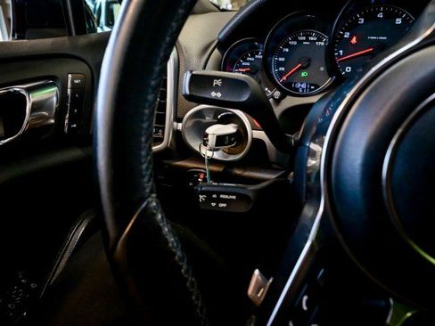 Used 2016 Porsche Cayenne image 37