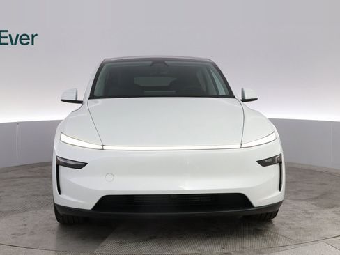 Used 2026 Tesla Model Y 2WD image 3