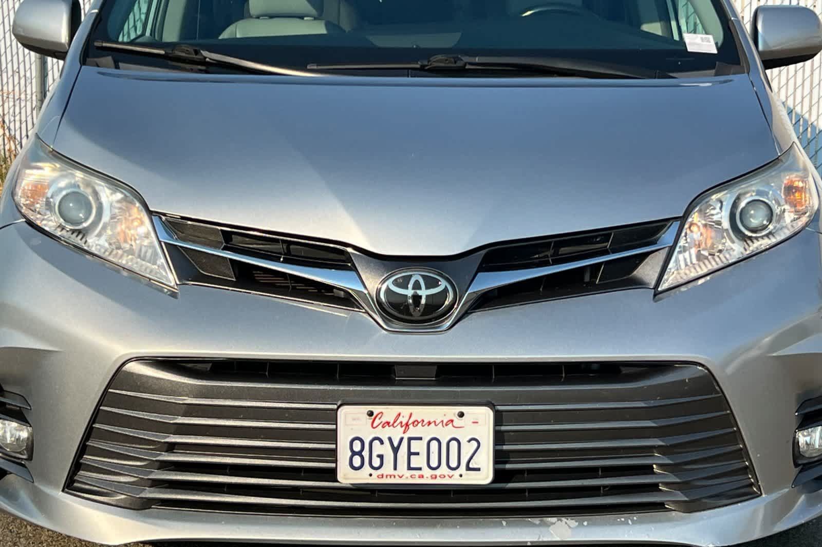 Used 2019 Toyota Sienna XLE w/ XLE Navigation Package FWD image 15